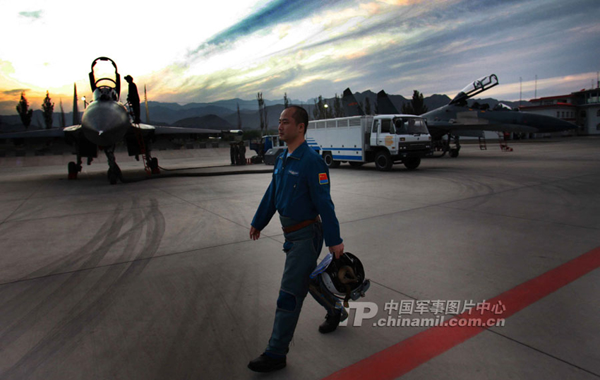 高清组图：中国空军苏-27UBK型战斗教练机