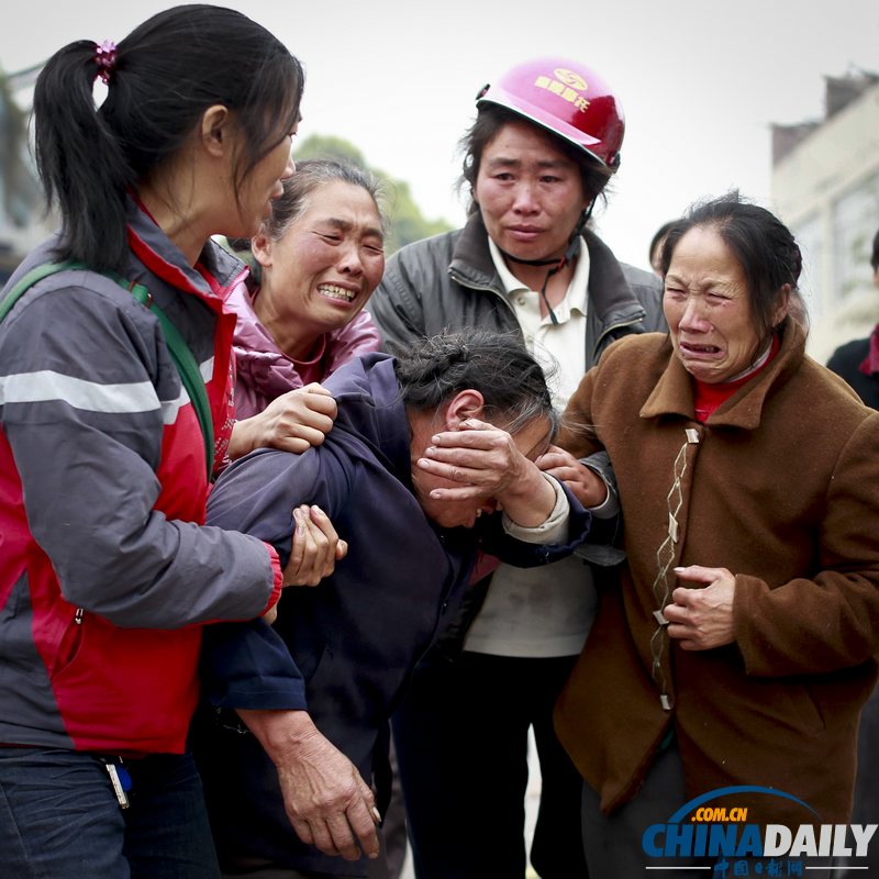 中国日报聚焦芦山地震之伤痛篇