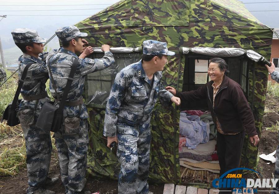 中国日报聚焦芦山地震之坚守篇