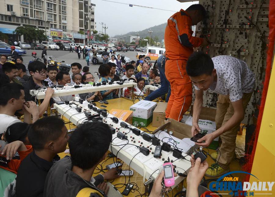 中国日报聚焦芦山地震之坚守篇