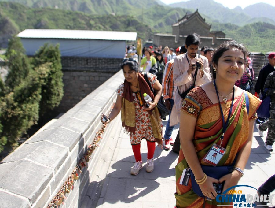 印度百人青年代表团游览长城、故宫
