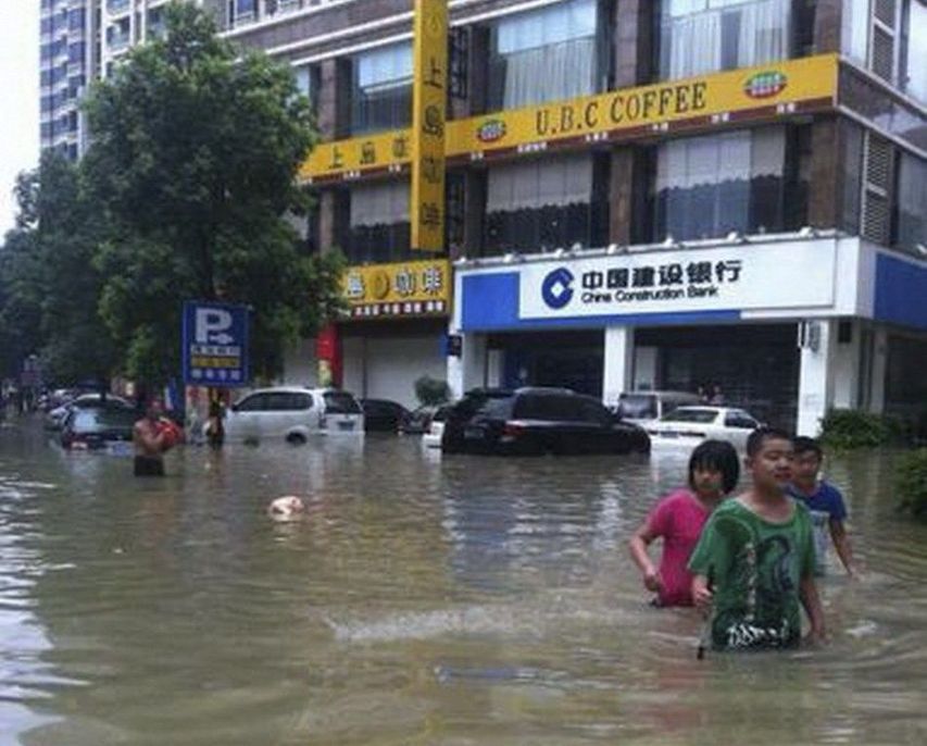 航拍广东洪水重灾区龙窝镇