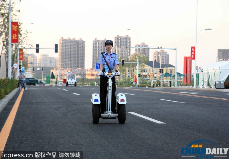 沈阳：新型警用电动巡逻车在全运村上岗