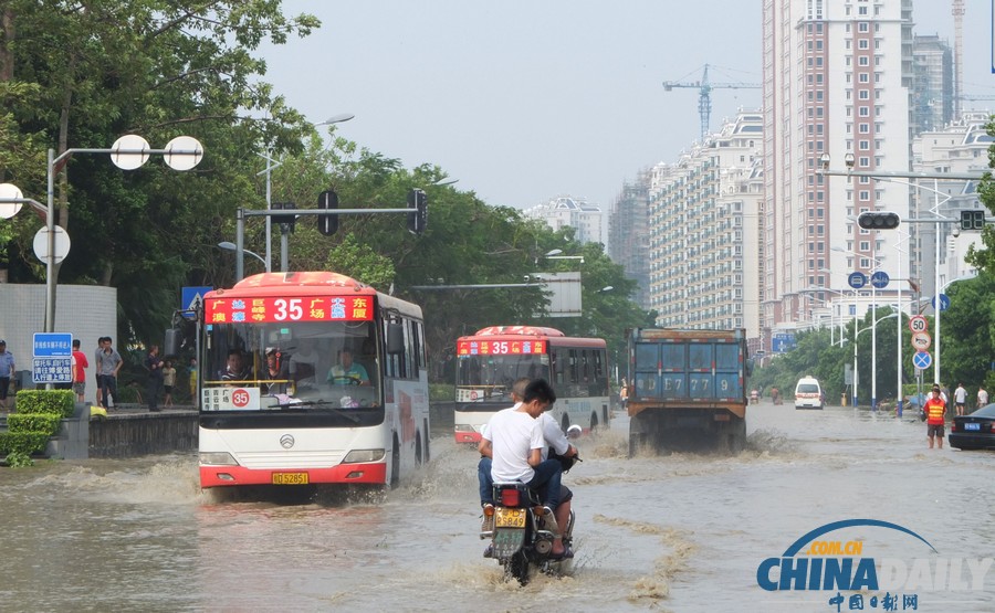 广东汕头：台风“天兔”致海水倒灌城区