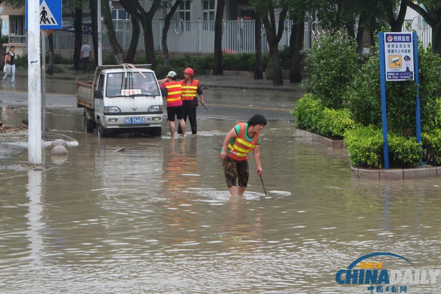 广东汕头：台风“天兔”致海水倒灌城区