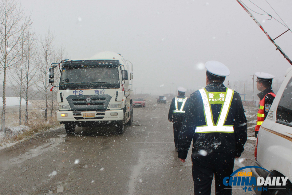 内蒙古东部迎大范围降雪降温天气 局地降温达10℃