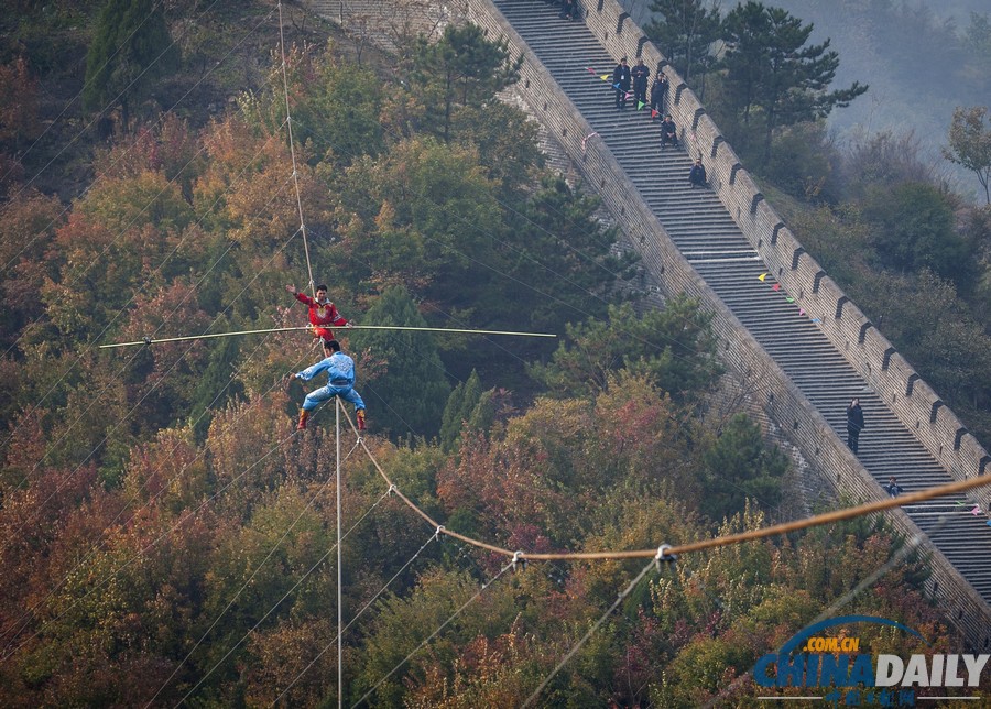 天津蓟县：阿迪力黄崖关成功跨越长城