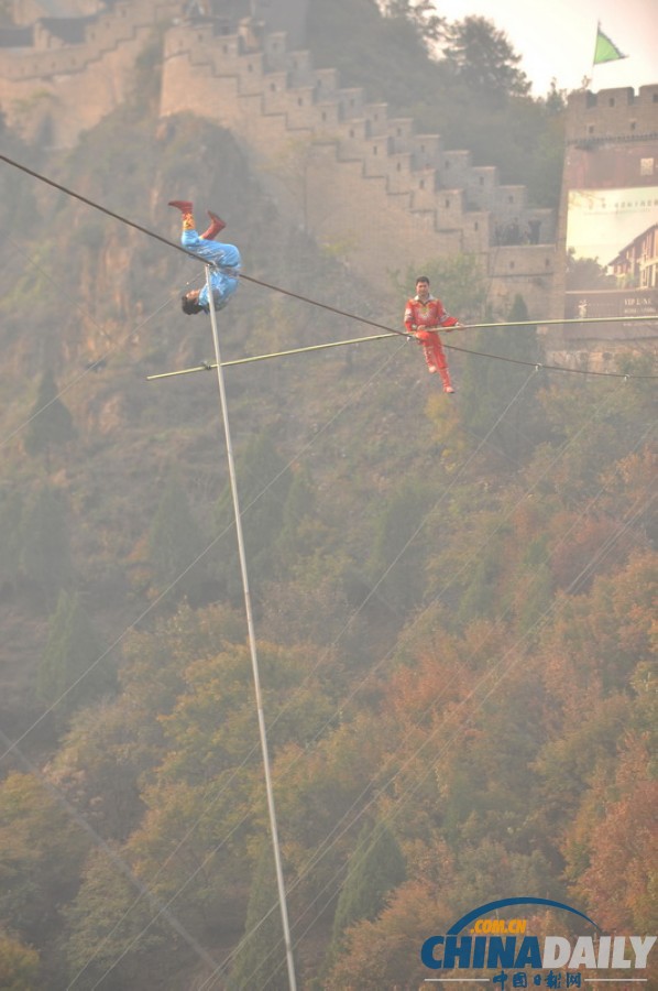 天津蓟县：阿迪力黄崖关成功跨越长城