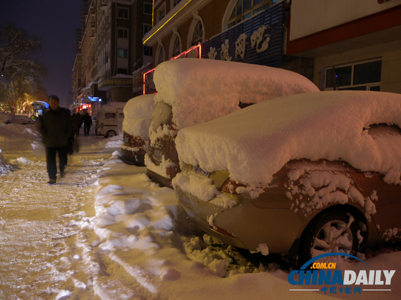 黑龙江牡丹江遭受暴雪袭击