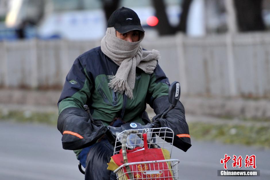 中国多地大风降温 京城迎入冬最冷一天