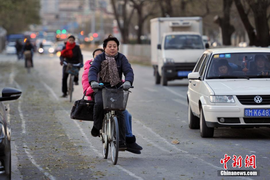 中国多地大风降温 京城迎入冬最冷一天