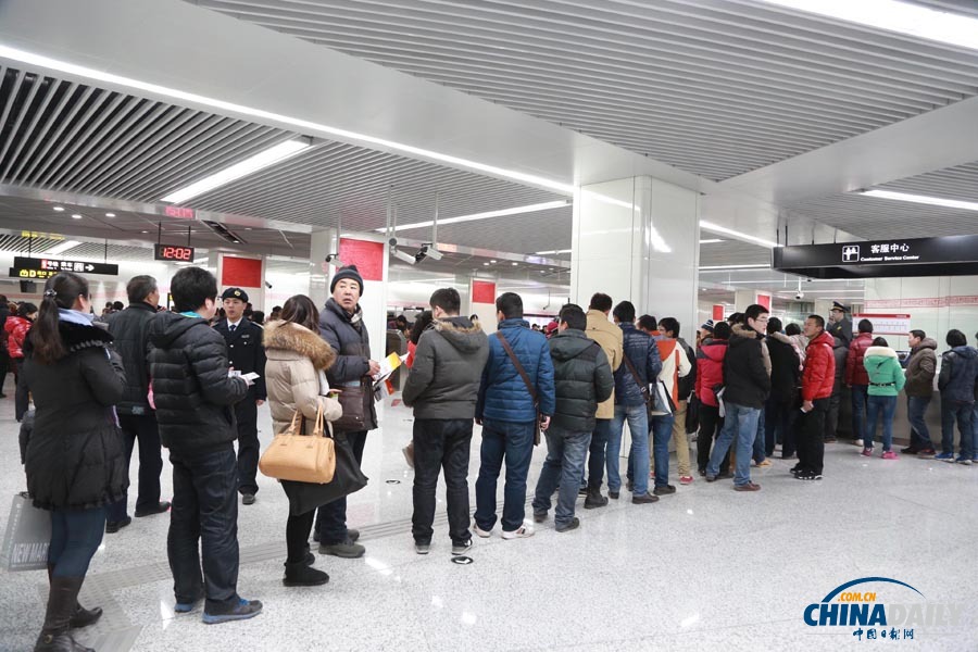 河南首条地铁正式运营 古都郑州迈入“地铁时代”
