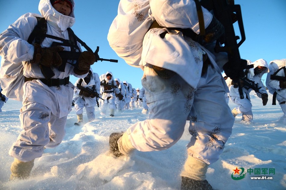 沈阳军区某特战旅-34℃练官兵作战能力