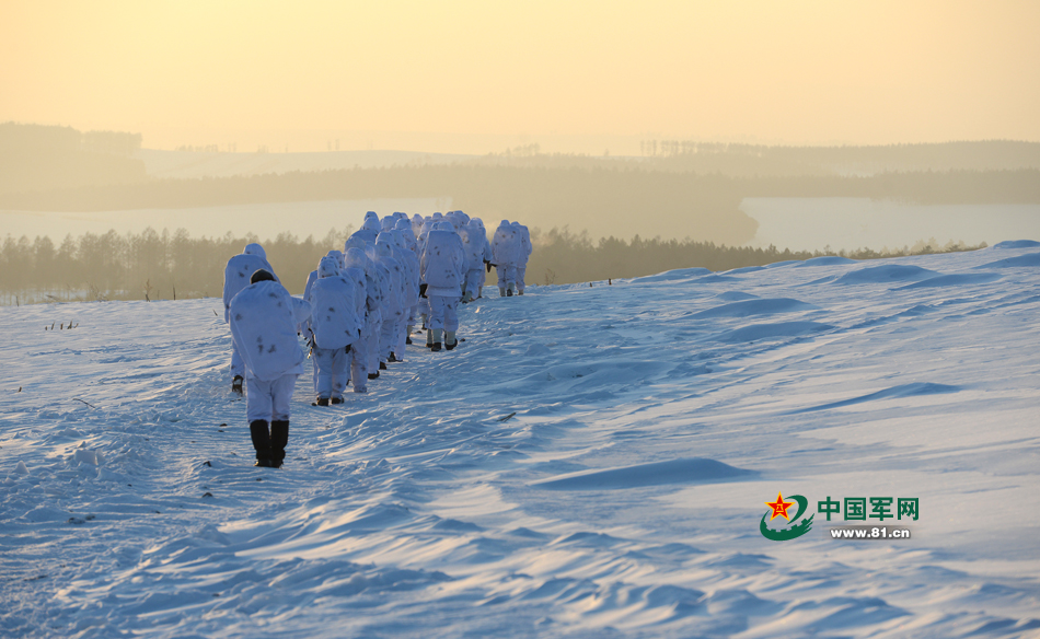 沈阳军区某特战旅-34℃练官兵作战能力