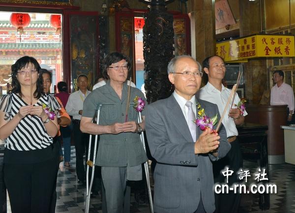 台南进入枯水期 水利官员三跪九叩祈雨