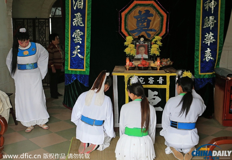 福建职业哭灵女 每月“哭”二十余场收入赛白领