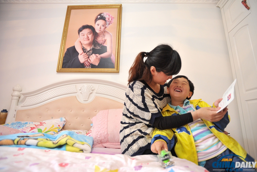 南京颁出首张“单独二孩”生育证