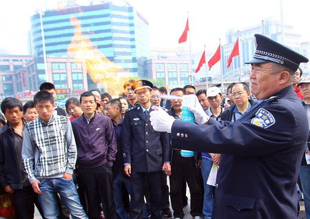 警营开放日 提醒“五一”安全出行