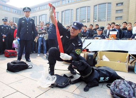 警营开放日 提醒“五一”安全出行