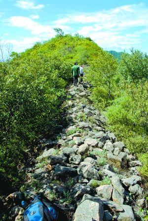 北京昌平山区发现1500年前古长城（图）