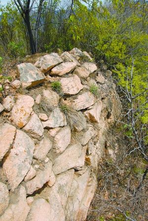 北京昌平山区发现1500年前古长城（图）