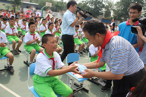 海淀团区委“志愿服务”活动走进打工子弟小学