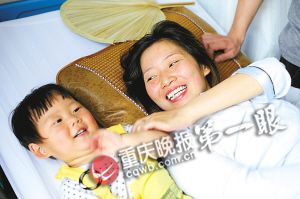 24岁女子癌症晚期 拍婚纱照与丈夫家人告别