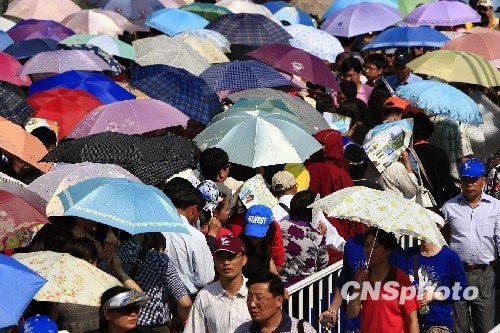 上海世博园区客流回升门票脱销