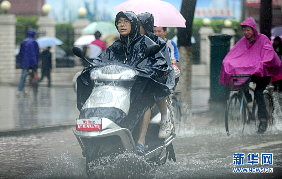 南方近日连遭强降雨 浙江发布首个暴雨黄色预警