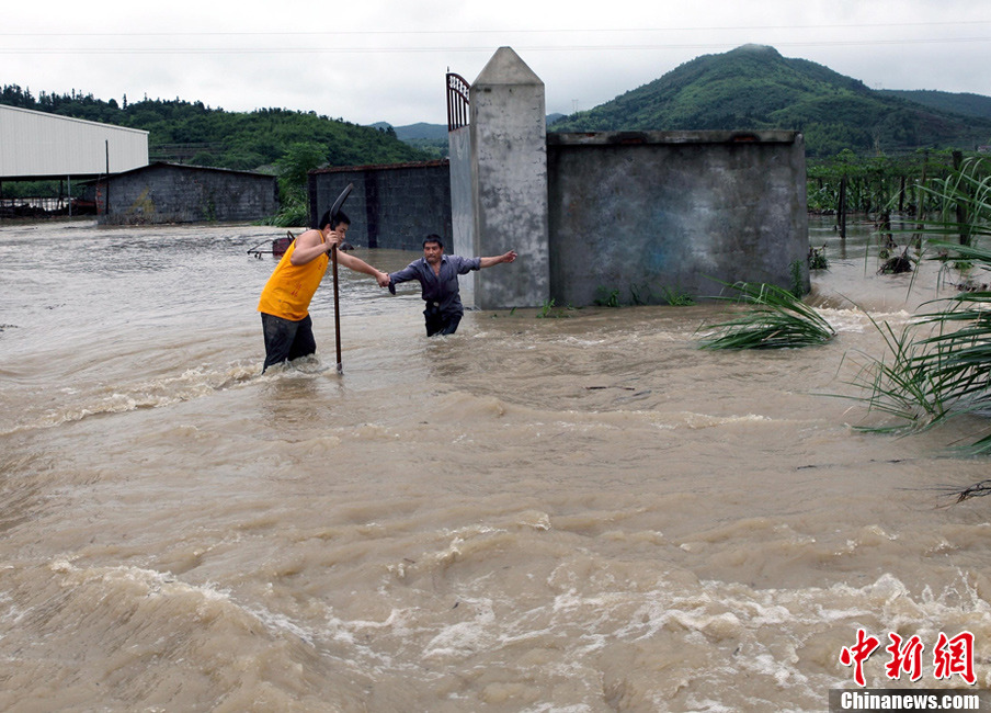 南方近日连遭强降雨 浙江发布首个暴雨黄色预警