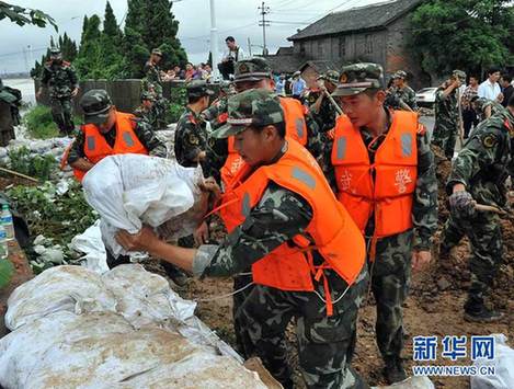 南方多省遭第二轮暴雨袭击 部分城市被洪水围困