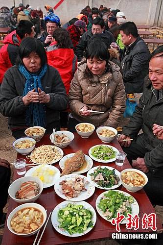 河南濮阳万人同吃一锅饭 共祭始祖舜帝（图）