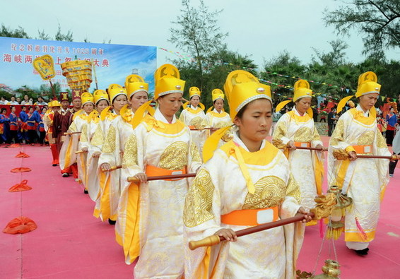 福建莆田：海峡两岸万人海上祭妈祖