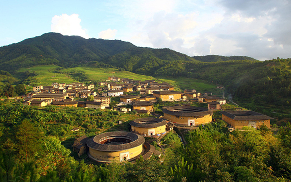 永定土楼：山城中的梦幻民居