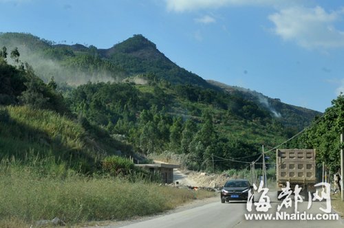 夜宿山顶迎重阳 突发山火村民自救火海逃生