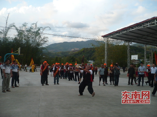 台湾南投市邹氏宗到华安寻根谒祖