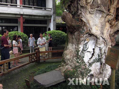 精心打造旅游品牌 助推旅游产业持续发展