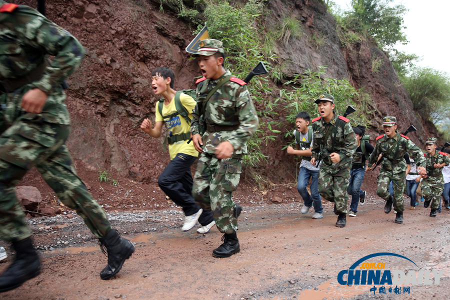 武警遵义支队：让留守青少年找回缺失的爱