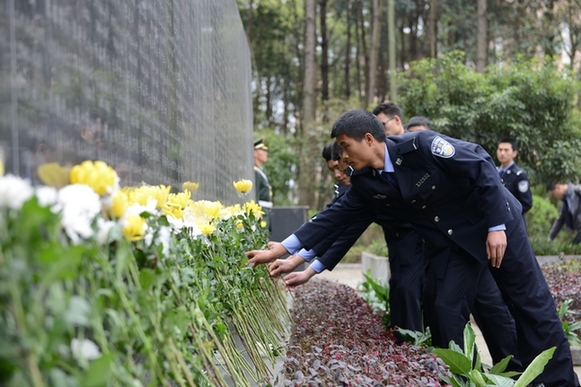 贵州省公安厅举行清明缅怀公安英烈活动