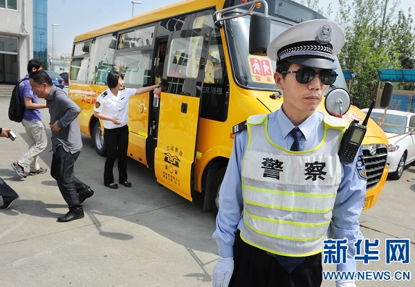 校车安全律令别在基层“悬空”