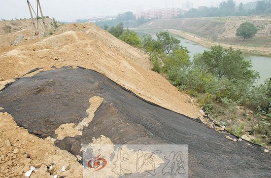 建筑垃圾蚕食西流湖