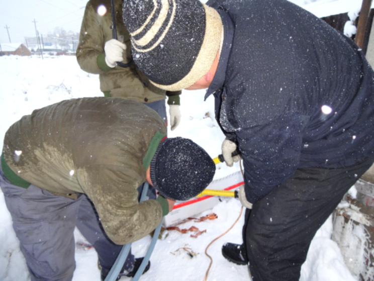 暴风雪中 电力保障工作一肩扛起