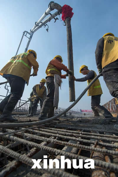 全国首例站上站武黄城际铁路鄂州站合龙