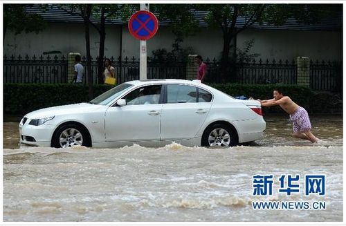 武汉城区遭遇50年一遇降雨