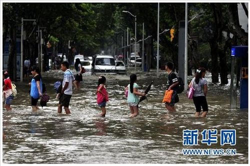 武汉城区遭遇50年一遇降雨