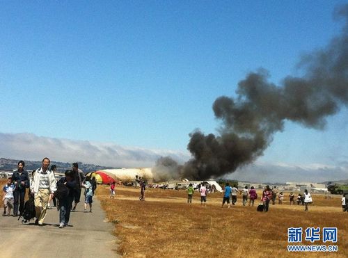 韩国中学生哀悼韩亚空难遇难者