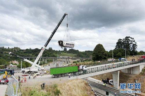 西班牙火车脱轨事故已80人死亡