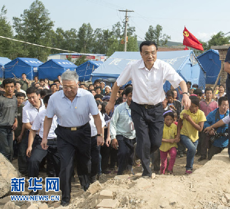 李克强：时刻把高寒地震灾区群众安危冷暖挂心头