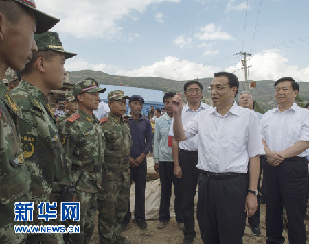 李克强：时刻把高寒地震灾区群众安危冷暖挂心头