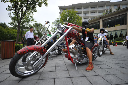 Roar and thrill of Harley music motorcycle riders in Zhangjiajie, C China’s Hunan Province